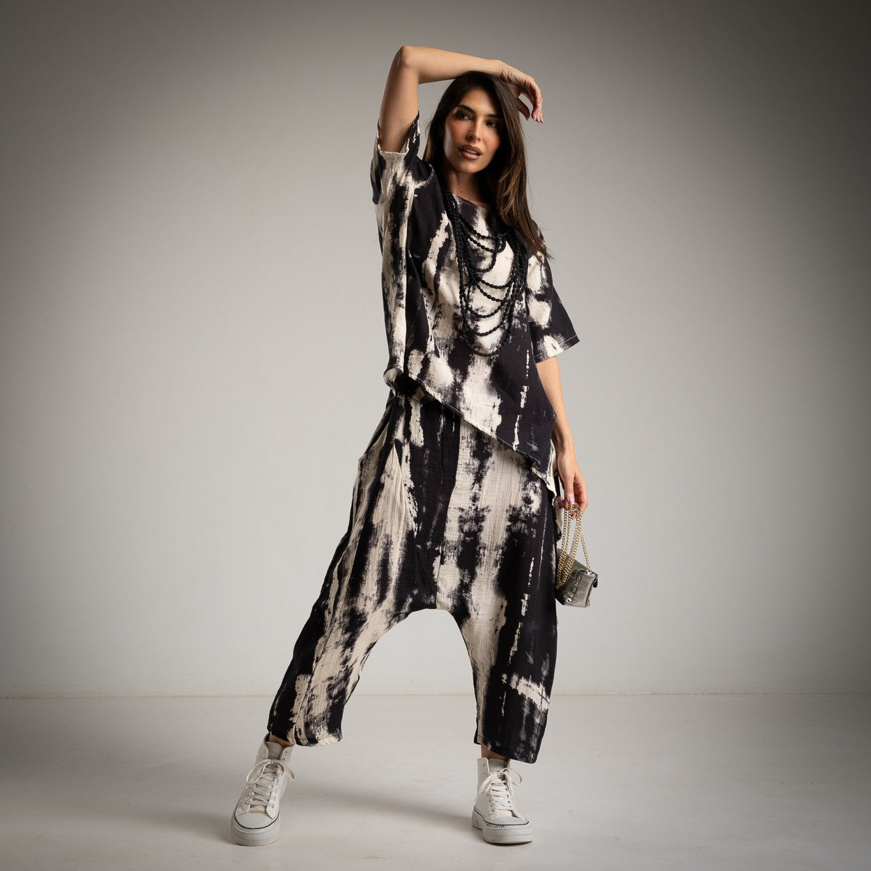 Pantalón Zaraguelles bohemio Tie-Dye blanco y negro