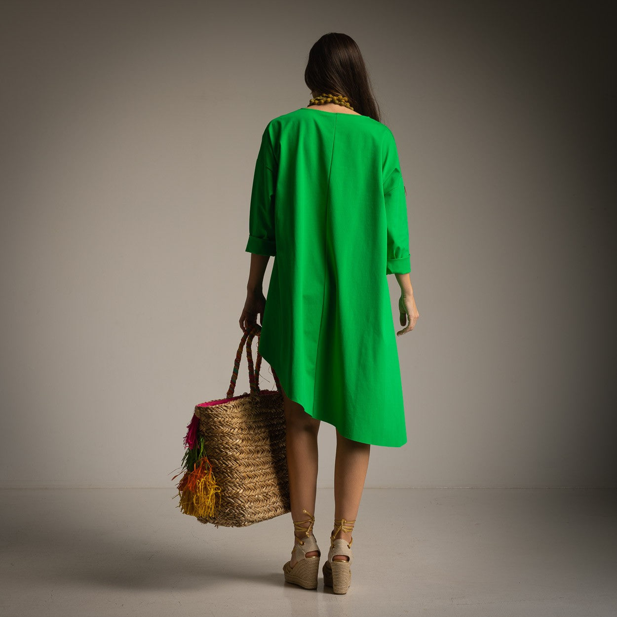 Camisa Verde con Bajo Asimétrico estilo Godet - Made in Italy